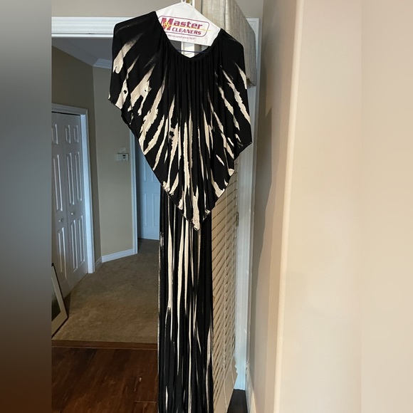 Ladies off the shoulder jumpsuit. Super comfy - Picture 3 of 3